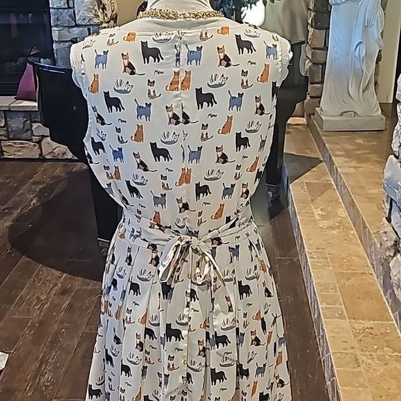 Calling all cat lovers!classic style dress with cats everywhere!size medium - Picture 6 of 12